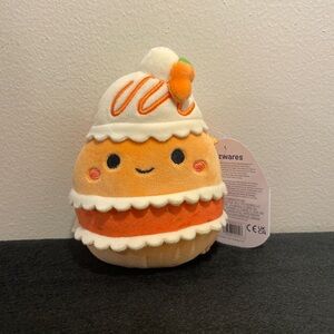 Squishmallows Scooter the Carrot Cake 4.5”